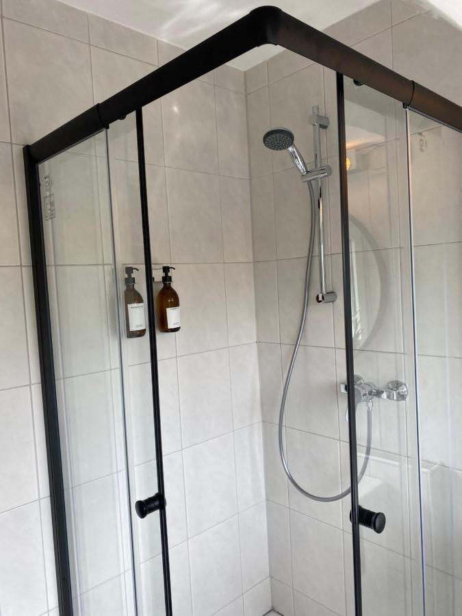 Bostel 1 - Modernes Dachgeschoss-Studio In Duisburg Meiderich, 4,7 Km Hbf, U-Bahn 250M, Flughafen Duesseldorf 28 Km, Landschaftspark 2,9 Km, 5 Gehminuten Von Herzklinik Entfernt Zewnętrze zdjęcie